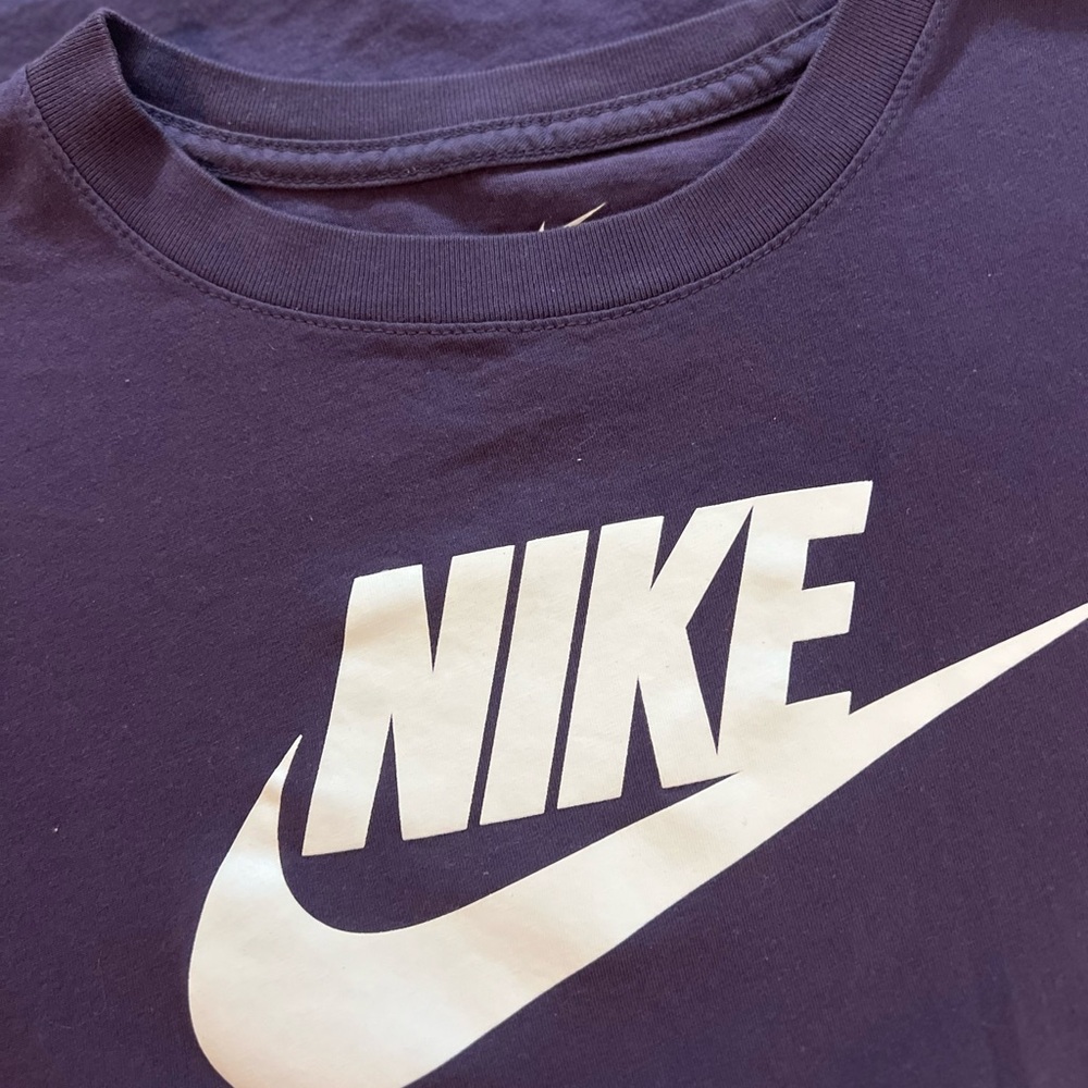 Women’s Nike Tee. EUC size large